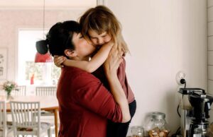 8 φράσεις της Μοντεσσόρι για να νιώσει το παιδί ασφάλεια και αγάπη 8-φράσεις-της-Μοντεσσόρι-για-να-νιώσει-το-παιδί-ασφάλεια-και-αγάπη