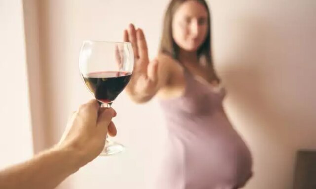 Έρευνα:-Η-κατανάλωση-κρασιού-πριν-την-εγκυμοσύνη-«αλλάζει»-το-πρόσωπο-του-μωρού