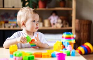 Παιδί: Γιατί δεν πρέπει να νιώθετε ενοχές όταν παίζει μόνο του Παιδί:-Γιατί-δεν-πρέπει-να-νιώθετε-ενοχές-όταν-παίζει-μόνο-του