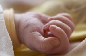 Μητέρα στο εδώλιο για το θάνατο του μωρού της ‑ Κατηγορείται ότι του έδωσε βότκα Μητέρα-στο-εδώλιο-για-το-θάνατο-του-μωρού-της-‑-Κατηγορείται-ότι-του-έδωσε-βότκα