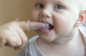 Πώς να καθαρίσετε τα δόντια του μωρού Πώς-να-καθαρίσετε-τα-δόντια-του-μωρού
