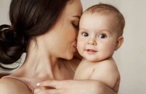 Με ποιον τρόπο συμβάλλουν οι αγκαλιές στη νοητική ανάπτυξη των παιδιών Με-ποιον-τρόπο-συμβάλλουν-οι-αγκαλιές-στη-νοητική-ανάπτυξη-των-παιδιών