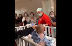 Συγκινητικό βίντεο: Παιδάκι κέρδισε ξανά τη ζωή μετά από μεταμόσχευση καρδίας Συγκινητικό-βίντεο:-Παιδάκι-κέρδισε-ξανά-τη-ζωή-μετά-από-μεταμόσχευση-καρδίας