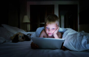 Έρευνα αποκαλύπτει ότι ο εθισμός στην οθόνη αλλοιώνει τη σκέψη των παιδιών Έρευνα-αποκαλύπτει-ότι-ο-εθισμός-στην-οθόνη-αλλοιώνει-τη-σκέψη-των-παιδιών