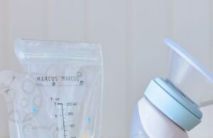 ΣΥΓΚΙΝΕΙ η μαμά που αφήνει μηνύματα στο προωράκι της, πάνω στη θήκη που φυλάει το γάλα που αντλεί ΣΥΓΚΙΝΕΙ-η-μαμά-που-αφήνει-μηνύματα-στο-προωράκι-της,-πάνω-στη-θήκη-που-φυλάει-το-γάλα-που-αντλεί