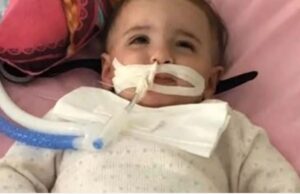 Κοριτσάκι ξυπνάει από κώμα λίγα λεπτά πριν αποσυνδέσουν το μηχάνημα που το κρατάει στη ζωή Κοριτσάκι-ξυπνάει-από-κώμα-λίγα-λεπτά-πριν-αποσυνδέσουν-το-μηχάνημα-που-το-κρατάει-στη-ζωή