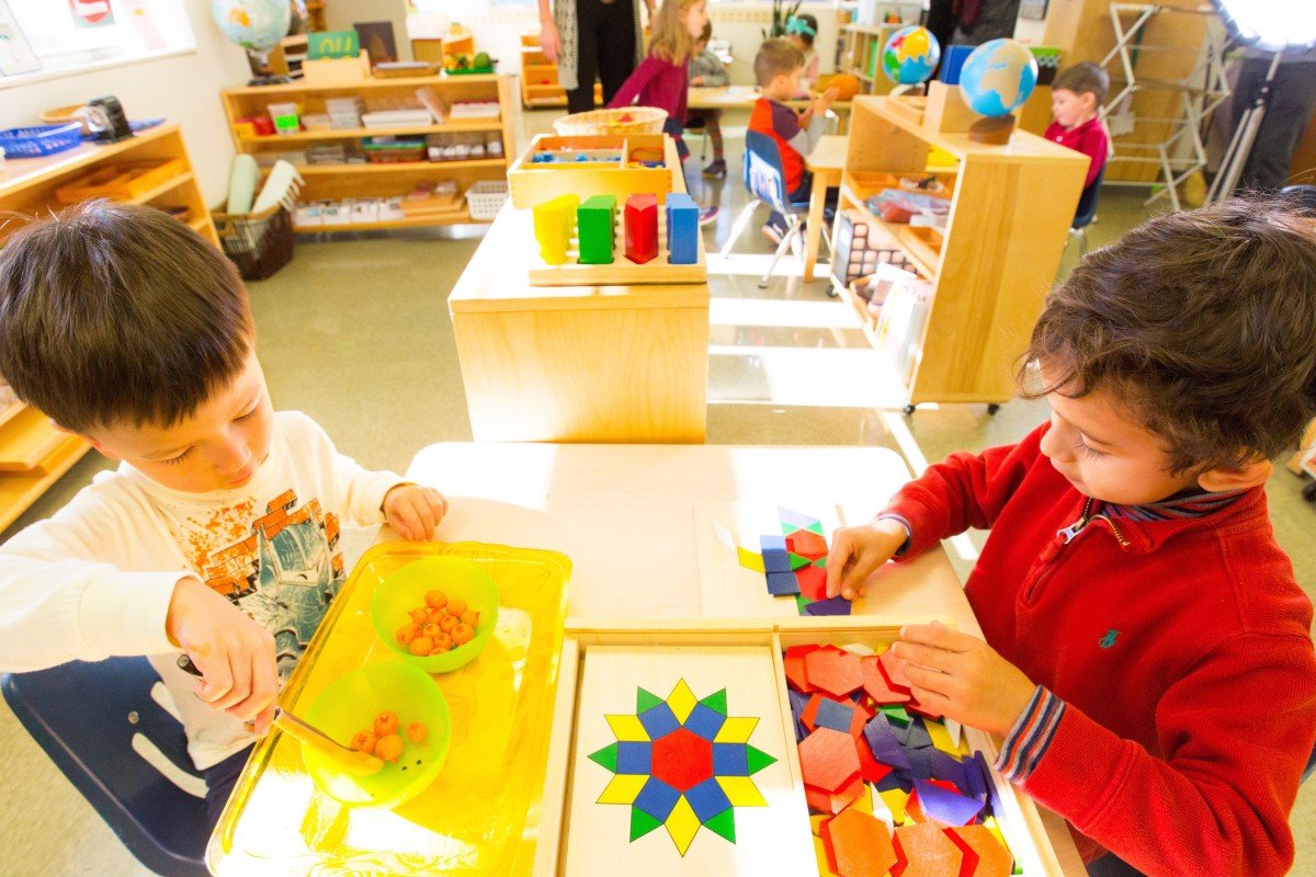 5 βήματα για να ξεκινήσετε το σύστημα Montessori στο σπίτι σας – δεν απαιτείται τέλειος χώρος παιχνιδιού