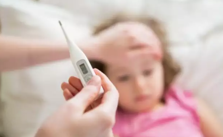Κοκτέιλ ιώσεων χτυπά τα παιδιά – “Οι λοιμώξεις έχουν γίνει πολύ ανθεκτικές”