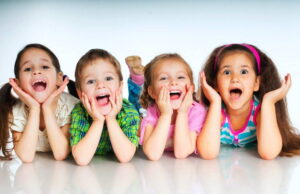 Πώς να μεγαλώσετε χαρούμενα παιδιά: 10 τρόποι που υποστηρίζονται από την επιστήμη Πώς-να-μεγαλώσετε-χαρούμενα-παιδιά:-10-τρόποι-που-υποστηρίζονται-από-την-επιστήμη