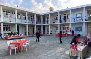 “Μπαίνω στα παπούτσια των άλλων και γίνομαι υπερήρωας της ενσυναίσθησης” “Μπαίνω-στα-παπούτσια-των-άλλων-και-γίνομαι-υπερήρωας-της-ενσυναίσθησης”