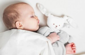 Τι πρέπει να γνωρίζετε εάν σκέφτεστε να κόψετε το βραδινό τάισμα του μωρού Τι-πρέπει-να-γνωρίζετε-εάν-σκέφτεστε-να-κόψετε-το-βραδινό-τάισμα-του-μωρού