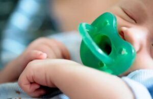 Μεταμεσονύκτιο γεύμα μωρού: Τι είναι η μέθοδος dream feeding Μεταμεσονύκτιο-γεύμα-μωρού:-Τι-είναι-η-μέθοδος-dream-feeding