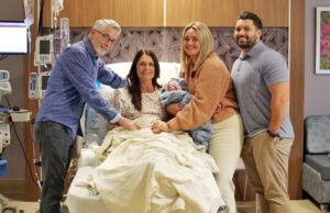 56χρονη γιαγιά γέννησε το μωρό του γιου και της νύφης της – «Ευγνωμοσύνη και λύπη για τον αποχωρισμό» 56χρονη-γιαγιά-γέννησε-το-μωρό-του-γιου-και-της-νύφης-της-–-«Ευγνωμοσύνη-και-λύπη-για-τον-αποχωρισμό»