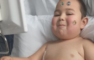 Μπαμπάς δώρισε το νεφρό του στον 4χρονο γιο του και του χάρισε νέα υγιή, δεύτερη ζωή Μπαμπάς-δώρισε-το-νεφρό-του-στον-4χρονο-γιο-του-και-του-χάρισε-νέα-υγιή,-δεύτερη-ζωή