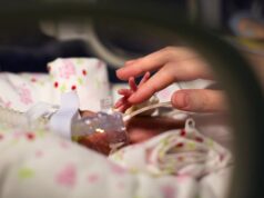 Η φωνή της μαμάς «ξυπνά» τον εγκέφαλο του πρόωρου μωρού της Προωράκι-που-γεννήθηκε-στις-22-εβδομάδες-πάλεψε-για-να-ζήσει-και-τα-κατάφερε!