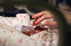 Η φωνή της μαμάς «ξυπνά» τον εγκέφαλο του πρόωρου μωρού της Προωράκι-που-γεννήθηκε-στις-22-εβδομάδες-πάλεψε-για-να-ζήσει-και-τα-κατάφερε!