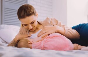 Θέσεις θηλασμού: Ποιες είναι και σε ποιες περιπτώσεις να επιλέξετε την κάθε μία Θέσεις-θηλασμού:-Ποιες-είναι-και-σε-ποιες-περιπτώσεις-να-επιλέξετε-την-κάθε-μία