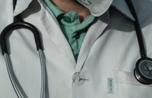 Γιατρός προκάλεσε εγκεφαλική παράλυση σε νεογέννητο και καλείται να πληρώσει 2,5 εκ. ευρώ Σοκ-με-τον-θάνατο-των-15-παιδιών-στην-Ελλάδα-–-Χειρουργήθηκαν-όλα-από-τον-ίδιο-γιατρό