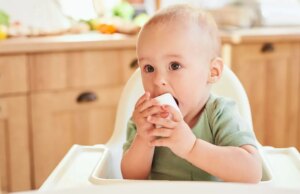 Γιατί το μωρό βάζει ό,τι πιάνει στο στόμα του; Γιατί-το-μωρό-βάζει-ό,τι-πιάνει-στο-στόμα-του;