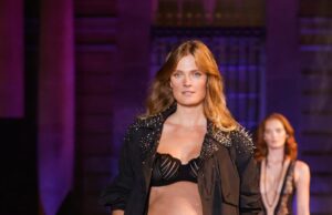 Μοντέλο περπάτησε 8μηνών έγκυος με εσώρουχα στην πασαρέλα και κατέρριψε τα στερεότυπα Μοντέλο-περπάτησε-8μηνών-έγκυος-με-εσώρουχα-στην-πασαρέλα-και-κατέρριψε-τα-στερεότυπα