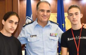 Αξίζουν πολλά μπράβο οι δύο έφηβοι που βρήκαν πορτοφόλι με πάνω από χίλια ευρώ και το παρέδωσαν στην Αστυνομία Αξίζουν-πολλά-μπράβο-οι-δύο-έφηβοι-που-βρήκαν-πορτοφόλι-με-πάνω-από-χίλια-ευρώ-και-το-παρέδωσαν-στην-Αστυνομία