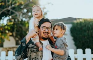 Οι παράγοντες της πατρότητας επηρεάζουν τον τρόπο με τον οποίο οι μπαμπάδες περνούν χρόνο με τα παιδιά Οι-παράγοντες-της-πατρότητας-επηρεάζουν-τον-τρόπο-με-τον-οποίο-οι-μπαμπάδες-περνούν-χρόνο-με-τα-παιδιά