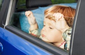 Άφησε το μωρό στο αυτοκίνητο και πήγε για μπάνιο Άφησε-το-μωρό-στο-αυτοκίνητο-και-πήγε-για-μπάνιο