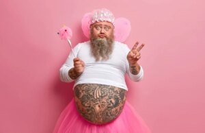 Μπαμπάς αντιγράφει το outfit της έφηβης κόρης του-Ξεκαρδιστικό βίντεο Μπαμπάς-αντιγράφει-το-outfit-της-έφηβης-κόρης-του-Ξεκαρδιστικό-βίντεο