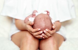 Τριχόπτωση στα βρέφη: Γιατί συμβαίνει και πότε είναι ανησυχητική Τριχόπτωση-στα-βρέφη:-Γιατί-συμβαίνει-και-πότε-είναι-ανησυχητική