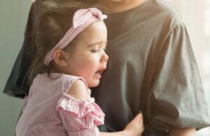 Μην αφήσετε μια πτώση να… το ρίξει: Επτά tips για να παρηγορηθεί και να συνεχίσει να παίζει Μην-αφήσετε-μια-πτώση-να…-το-ρίξει:-Επτά-tips-για-να-παρηγορηθεί-και-να-συνεχίσει-να-παίζει