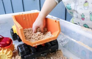 Πώς να φτιάξετε άμμο που τρώγεται – ένα κόλπο που ξετρελαίνει τα μωρά! Πώς-να-φτιάξετε-άμμο-που-τρώγεται-–-ένα-κόλπο-που-ξετρελαίνει-τα-μωρά!