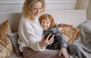 Social Media: Έξι λόγοι γιατί δεν πρέπει να αναρτάτε φωτογραφίες των παιδιών μας στο διαδίκτυο social-media:-Έξι-λόγοι-γιατί-δεν-πρέπει-να-αναρτάτε-φωτογραφίες-των-παιδιών-μας-στο-διαδίκτυο