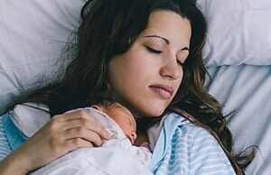 Ο λόγος που ΠΡΕΠΕΙ να ξεκουράζεσαι μετά τον τοκετό και που αγνοούν όλοι Ο-λόγος-που-ΠΡΕΠΕΙ-να-ξεκουράζεσαι-μετά-τον-τοκετό-και-που-αγνοούν-όλοι