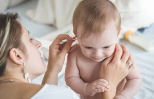 Κάθε πότε πρέπει να καθαρίζετε τα αυτιά του παιδιού Κάθε-πότε-πρέπει-να-καθαρίζετε-τα-αυτιά-του-παιδιού