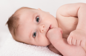 4 Κόλπα και Συμβουλές για να Σταματήσει να Πιπιλάει τον Αντίχειρα του 4-Κόλπα-και-Συμβουλές-για-να-Σταματήσει-να-Πιπιλάει-τον-Αντίχειρα-του