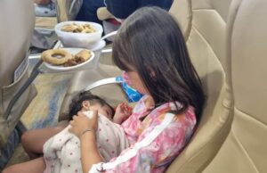 Συγκλονίζει η φωτογραφία της μικρής Ουκρανής που έχει αγκαλιά ένα μικρό παιδί από το Ιραν Συγκλονίζει-η-φωτογραφία-της-μικρής-Ουκρανής-που-έχει-αγκαλιά-ένα-μικρό-παιδί-από-το-Ιραν