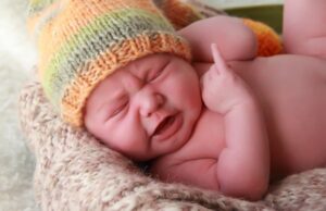 Κλαίει το νεογέννητο μωρό, βρέφος ΓΙΑΤΙ; Κλαίει-το-νεογέννητο-μωρό,-βρέφος-ΓΙΑΤΙ;