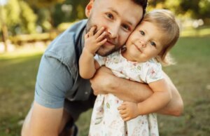 Μπαμπάς δηλώνει: «Δεν κάνω babysitting, είμαι ο κύριος φροντιστής της κόρης μου και λέγομαι γονιός» Μπαμπάς-δηλώνει:-«Δεν-κάνω-babysitting,-είμαι-ο-κύριος-φροντιστής-της-κόρης-μου-και-λέγομαι-γονιός»