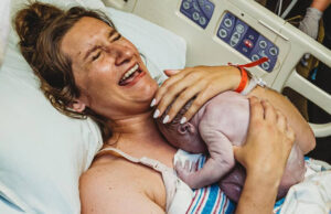 Αντιδράσεις μαμάδων λίγα λεπτά μετά τον τοκετό – Mοναδικές φωτογραφίες Αντιδράσεις-μαμάδων-λίγα-λεπτά-μετά-τον-τοκετό-–-mοναδικές-φωτογραφίες