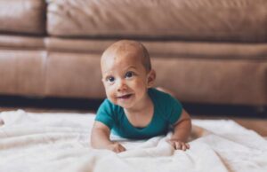 Πώς το μπουσούλημα επηρεάζει την κινητική ανάπτυξη του μωρού σας Πώς-το-μπουσούλημα-επηρεάζει-την-κινητική-ανάπτυξη-του-μωρού-σας