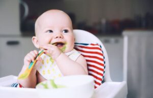 Τα μυστικά για να μάθει το παιδί να τρώει μόνο του Τα-μυστικά-για-να-μάθει-το-παιδί-να-τρώει-μόνο-του