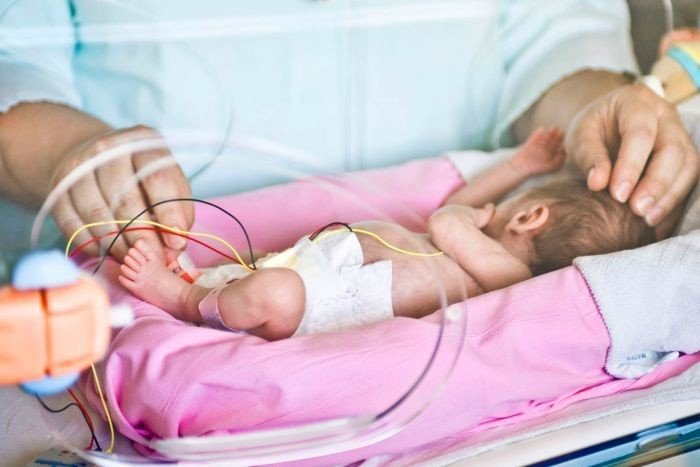 Γονείς πρόωρων μωρών: Η δύναμη πίσω από κάθε μικρό θαύμα