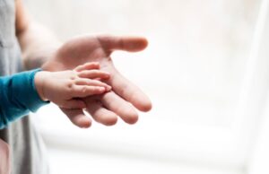 Ο καθηγητής Ηλίας Μόσιαλος απαντά σε 20 ερωτήσεις για την οξεία ηπατίτιδα σε παιδιά Ο-καθηγητής-Ηλίας-Μόσιαλος-απαντά-σε-20-ερωτήσεις-για-την-οξεία-ηπατίτιδα-σε-παιδιά