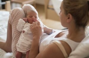 Γιατί μια λεχώνα πρέπει να σαραντήσει για να βγει από το σπίτι: Η θρησκευτική παράδοση και τι συμβαίνει σήμερα Γιατί-μια-λεχώνα-πρέπει-να-σαραντήσει-για-να-βγει-από-το-σπίτι:-Η-θρησκευτική-παράδοση-και-τι-συμβαίνει-σήμερα