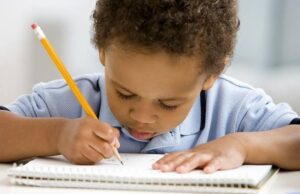 Το γράψιμο με το χέρι και όχι με το πληκτρολόγιο κάνει τα παιδιά εξυπνότερα Το-γράψιμο-με-το-χέρι-και-όχι-με-το-πληκτρολόγιο-κάνει-τα-παιδιά-εξυπνότερα