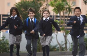 Βρετανία: Το να μην πηγαίνουν τα παιδιά σχολείο δημιουργεί πολύ μεγαλύτερους κινδύνους γι’αυτά από την COVID-19 Βρετανία:-Το-να-μην-πηγαίνουν-τα-παιδιά-σχολείο-δημιουργεί-πολύ-μεγαλύτερους-κινδύνους-γι’αυτά-από-την-covid-19