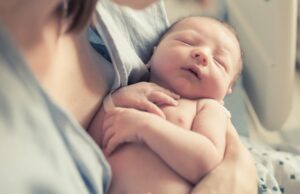 Έγκυος που διαγνώστηκε με οξεία λευχαιμία στον 4ο μήνα, γέννησε ένα υγιέστατο μωράκι!