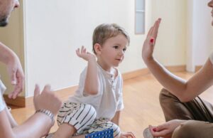 Εργαζόμενοι γονείς: Πώς να μεγαλώσετε παιδιά που θα επιτύχουν στη ζωή Εργαζόμενοι-γονείς:-Πώς-να-μεγαλώσετε-παιδιά-που-θα-επιτύχουν-στη-ζωή