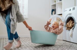 Παιδιά: Ποιες είναι οι κατάλληλες δουλειές του σπιτιού για την ηλικία τους; Παιδιά:-Ποιες-είναι-οι-κατάλληλες-δουλειές-του-σπιτιού-για-την-ηλικία-τους;