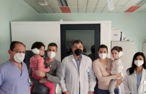 Θεσσαλονίκη: Δίδυμα κωφά κορίτσια αποκτούν ακοή χάρη στα κοχλιακά εμφυτεύματα Θεσσαλονίκη:-Δίδυμα-κωφά-κορίτσια-αποκτούν-ακοή-χάρη-στα-κοχλιακά-εμφυτεύματα